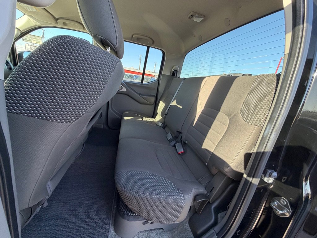 Used 2012 Nissan Frontier SV w/ Sport Appearance Pkg AWD/4WD image 9