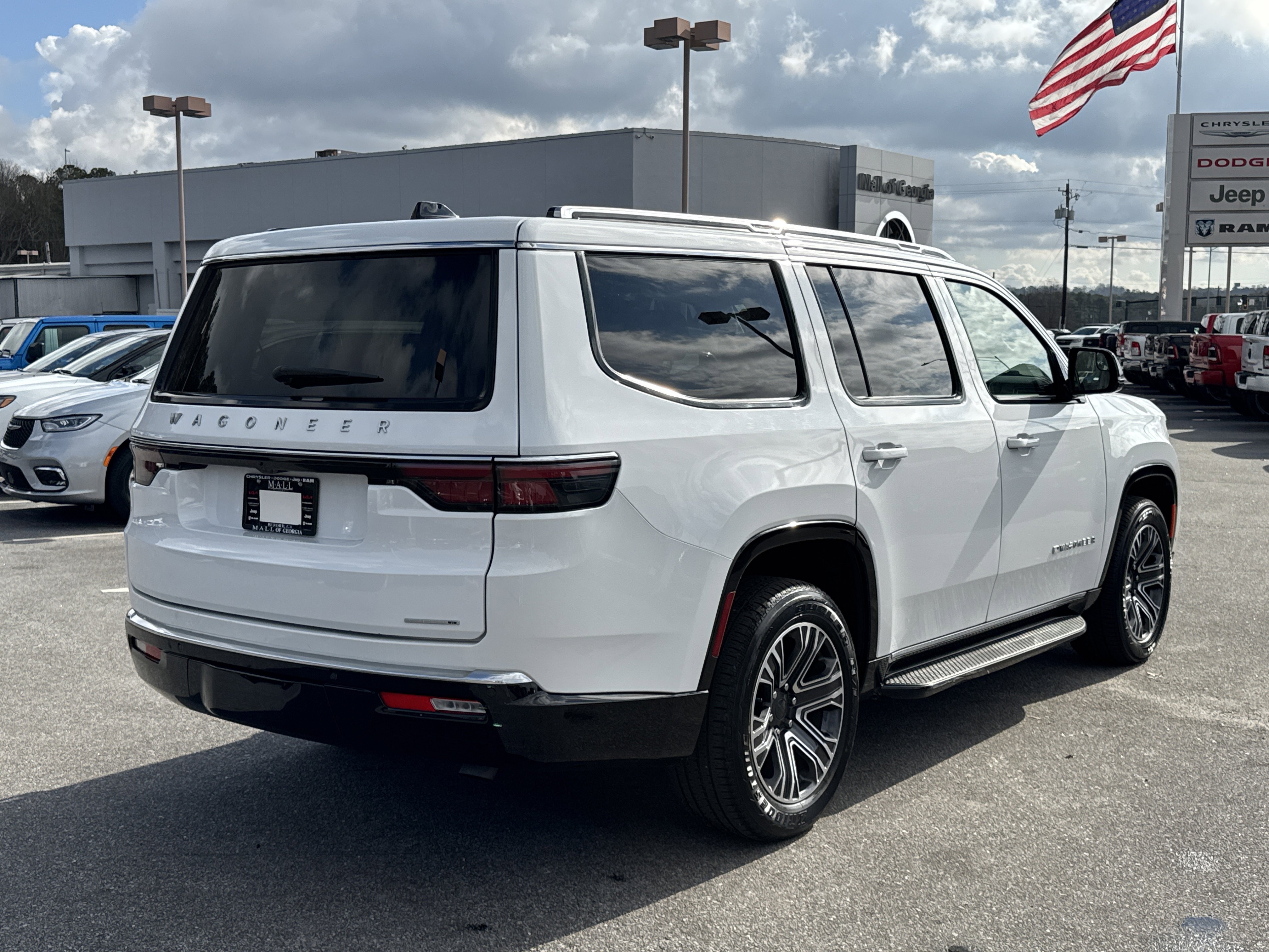 Used 2024 Jeep Wagoneer Series II w/ Flexible Seating Group image 6