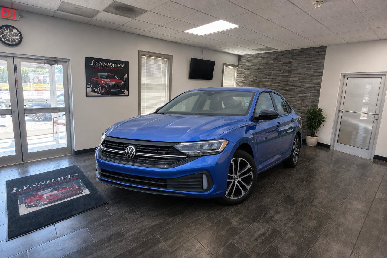 Used 2024 Volkswagen Jetta Sport FWD image 3