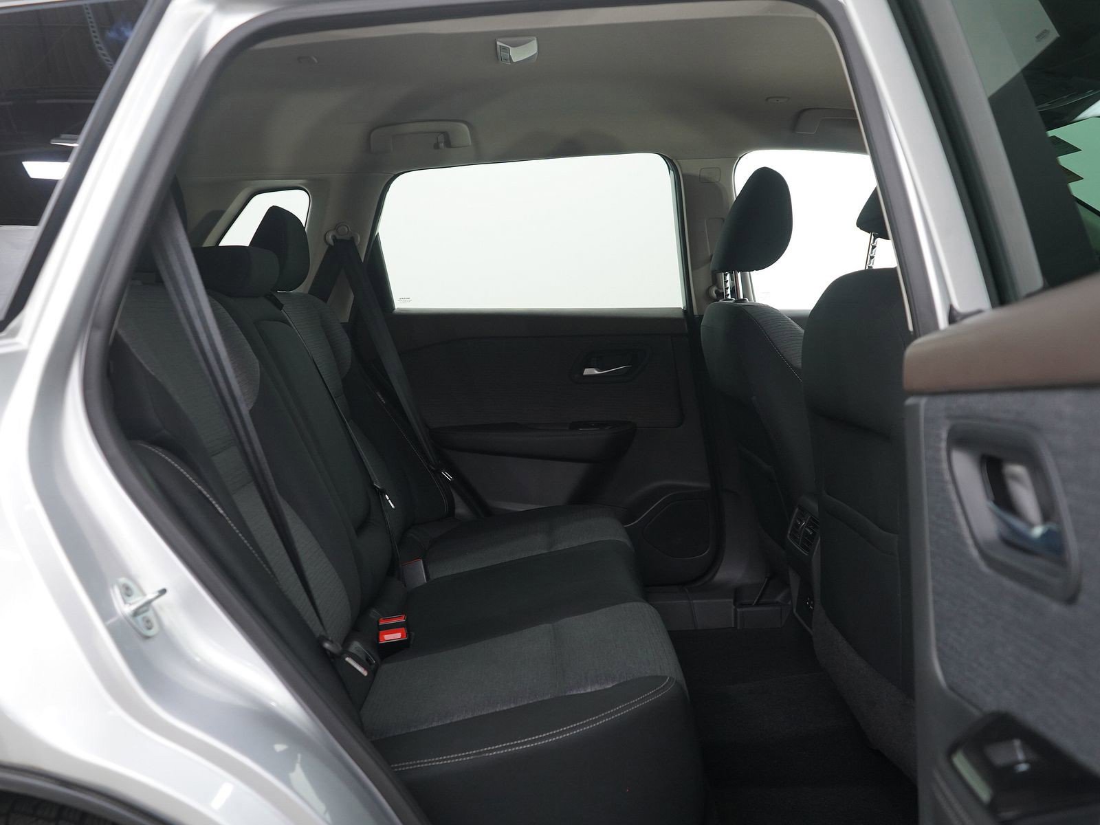 Used 2022 Nissan Rogue SV image 12