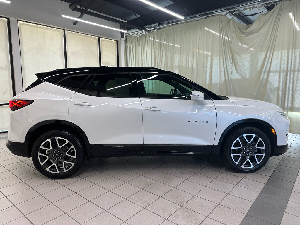 Certified 2023 Chevrolet Blazer RS w/ Driver Confidence II Package AWD/4WD image 2