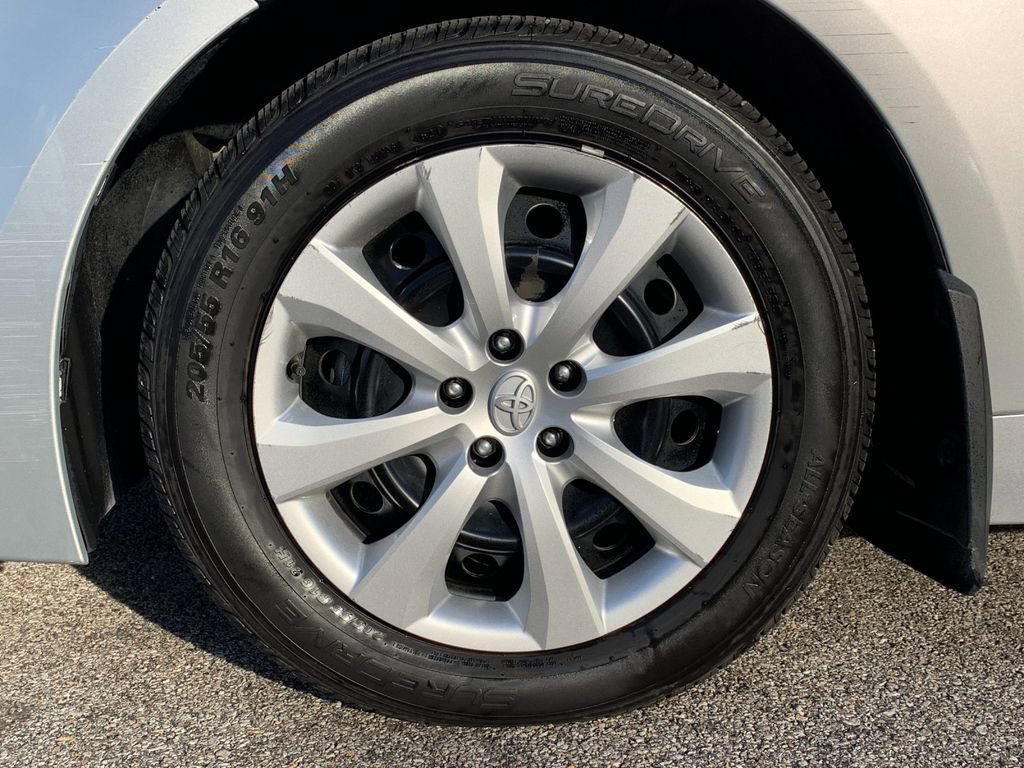 Used 2024 Toyota Corolla LE FWD image 31