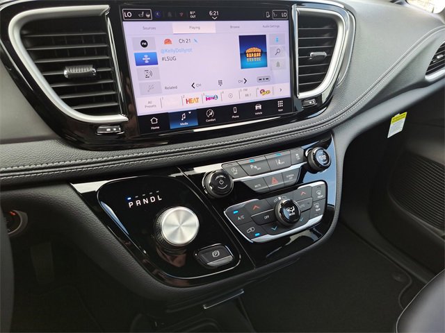 New 2026 Chrysler Pacifica Select image 7