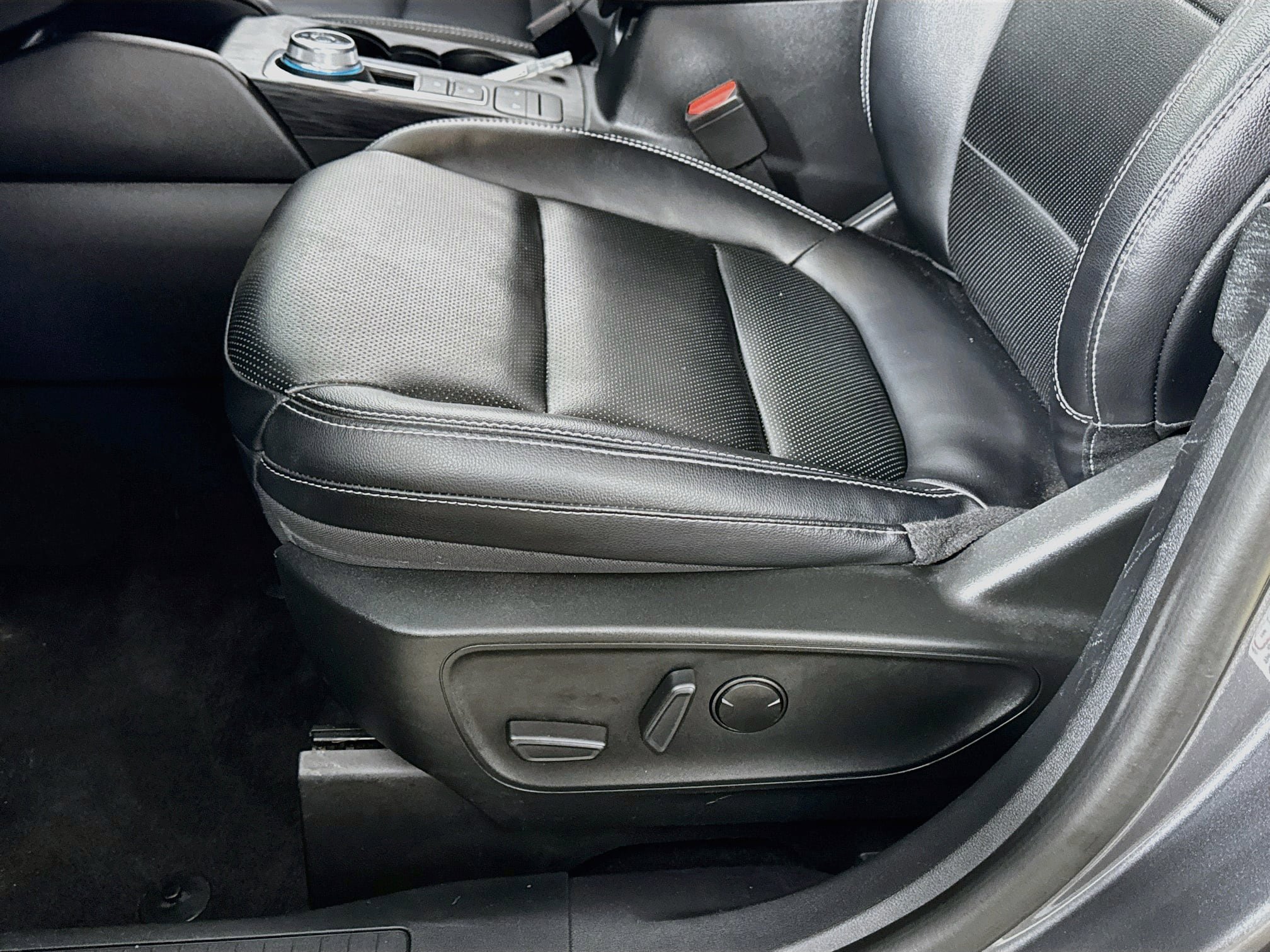 Used 2022 Ford Escape Titanium AWD/4WD image 21