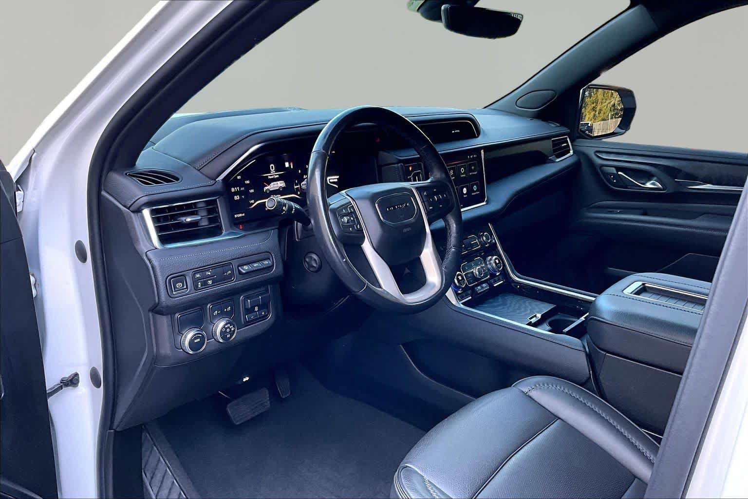 Used 2022 GMC Yukon XL Denali w/ Denali Premium Package RWD image 18