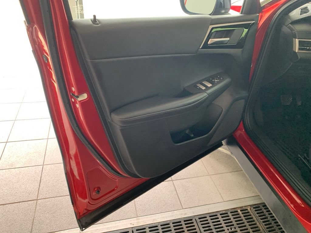 Used 2023 Mitsubishi Outlander SE AWD/4WD image 4