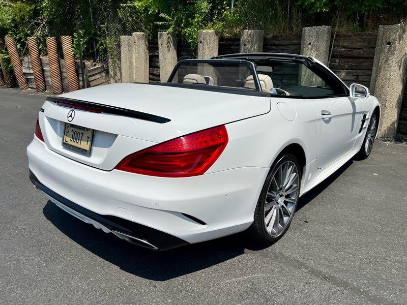 Used 2017 Mercedes-Benz SL 550 image 32