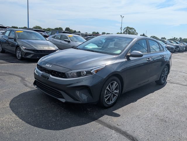 Used 2024 Kia Forte LXS FWD image 3