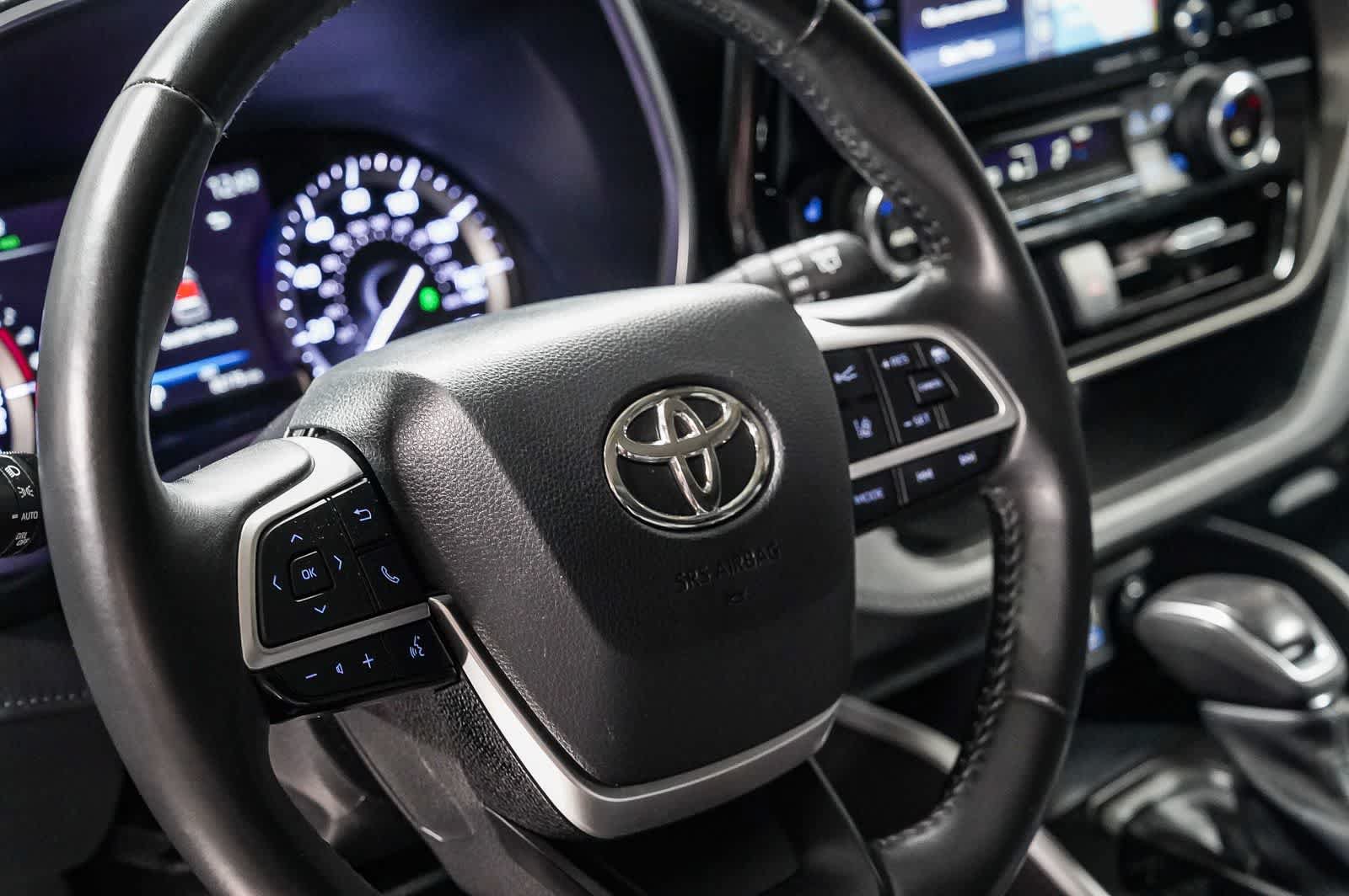 Used 2022 Toyota Highlander XLE FWD image 21