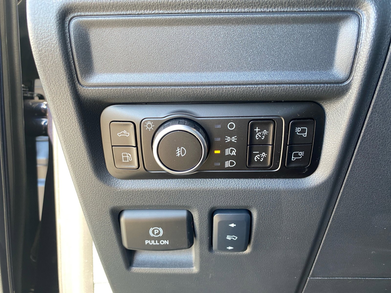 New 2025 Ford F150 Platinum w/ Equipment Group 702A High image 14