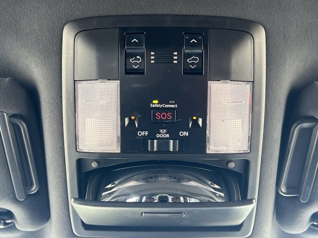 Used 2021 Lexus GX 460 Luxury w/ Sport Design Package AWD/4WD image 31