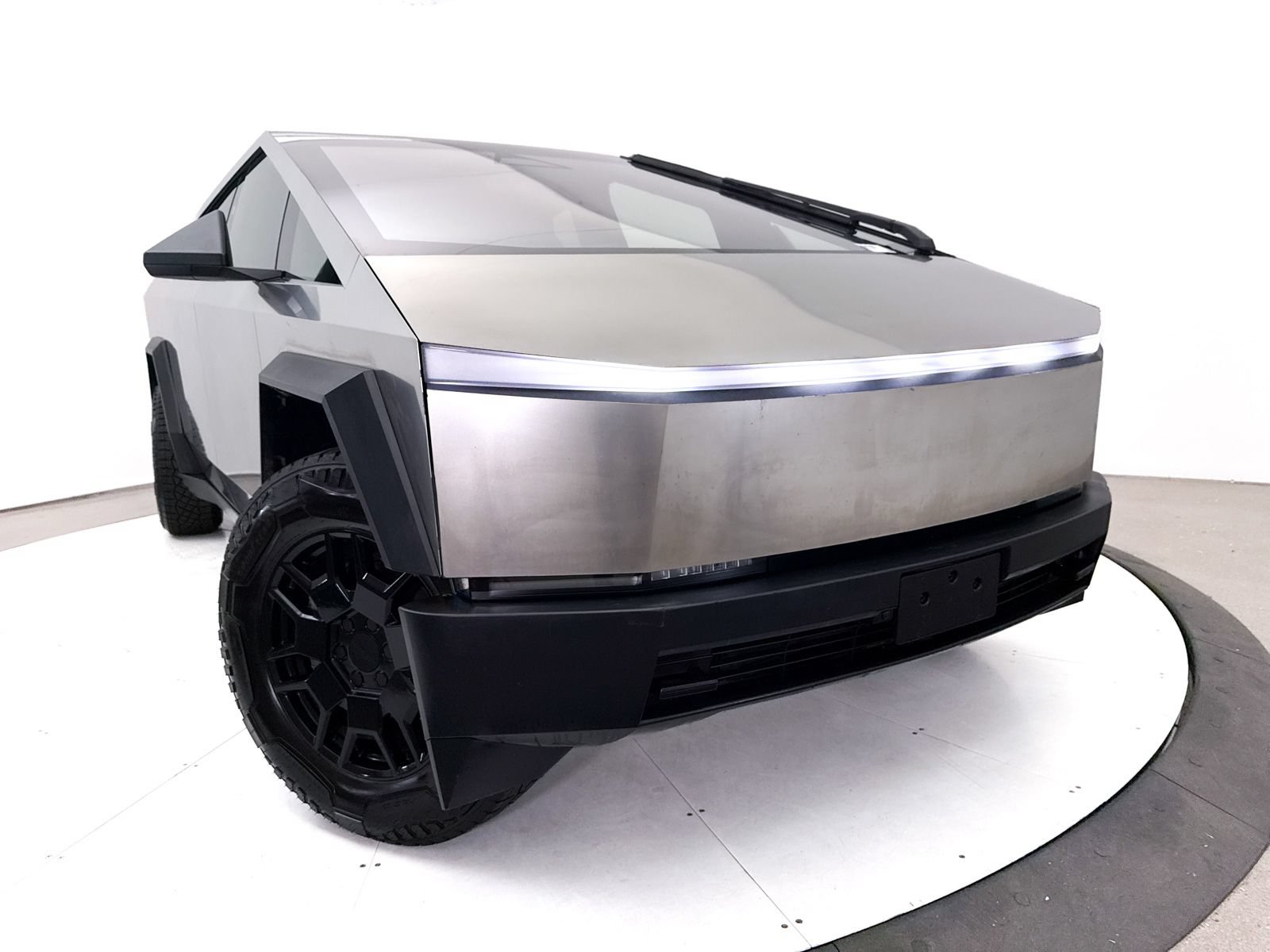 Used 2024 Tesla Cybertruck AWD Crew Cab image 7