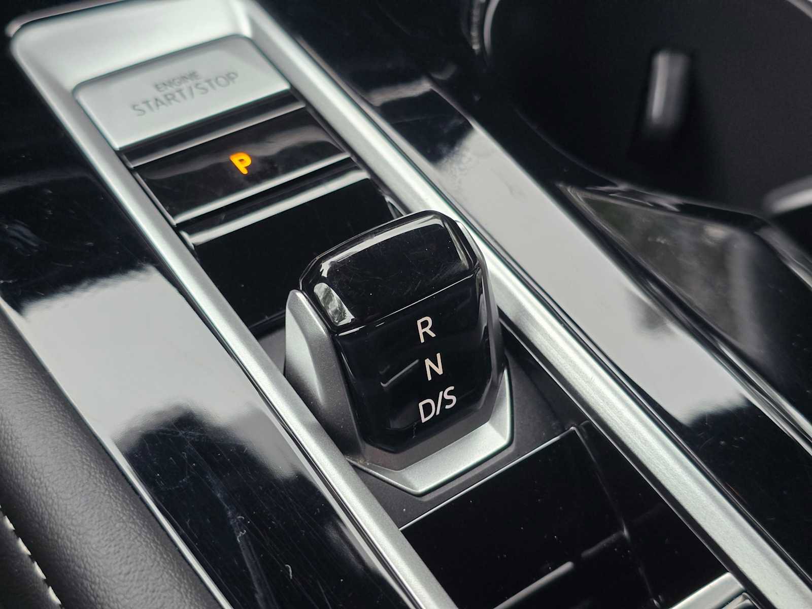 Used 2025 Volkswagen Atlas Cross Sport SE image 36