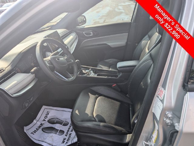 Used 2025 Jeep Compass Limited AWD/4WD image 13