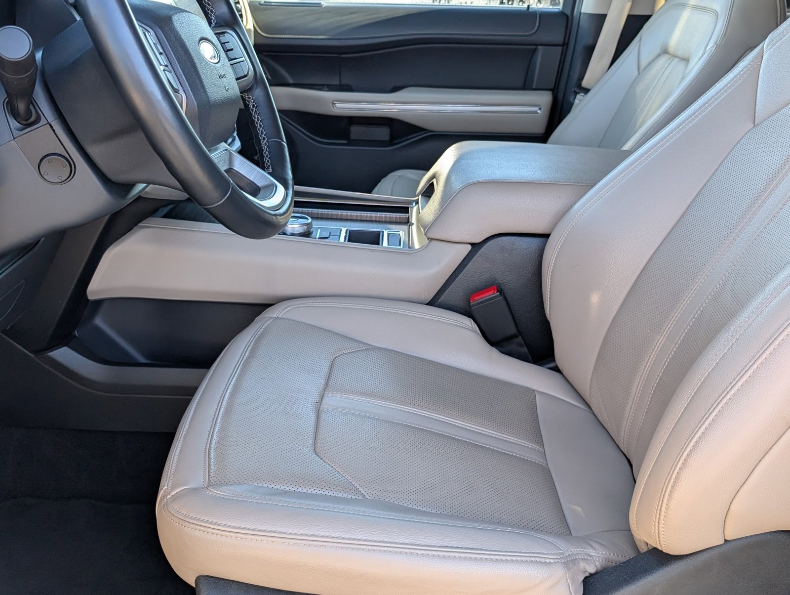 Used 2023 Ford Expedition Limited image 12