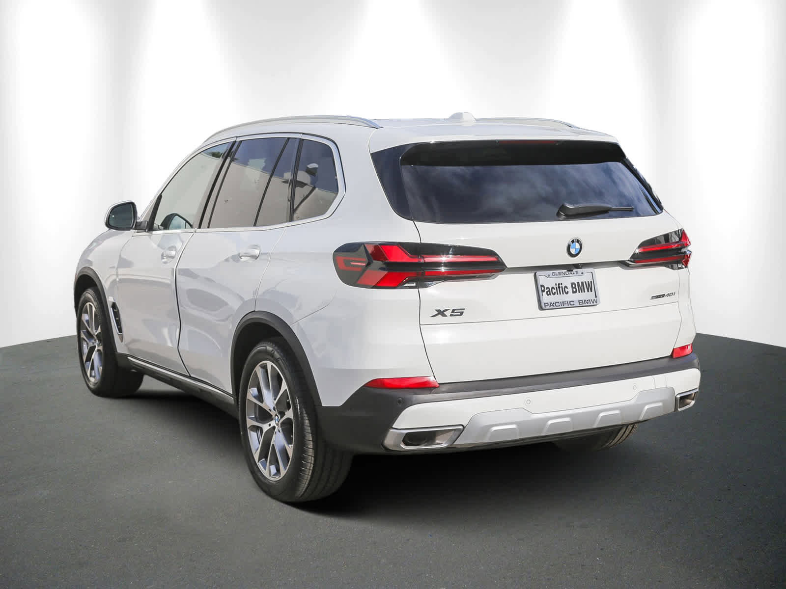 Certified 2024 BMW X5 sDrive40i w/ Premium Package image 4