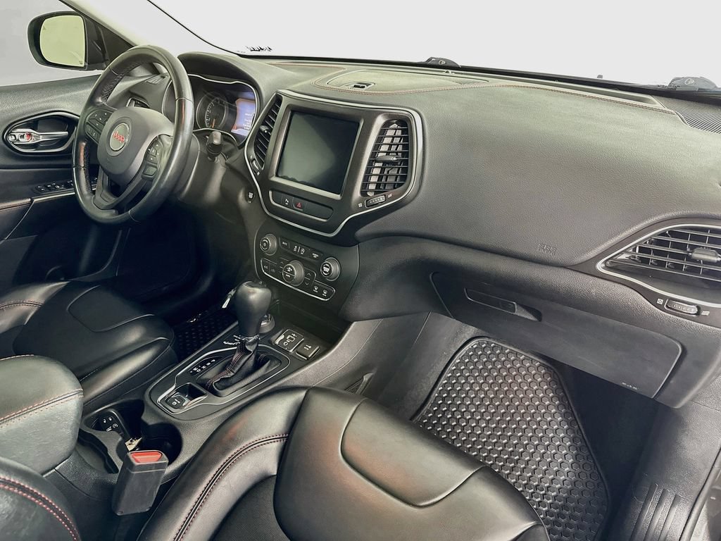 Used 2020 Jeep Cherokee Trailhawk w/ Comfort/Convenience Group AWD/4WD image 37