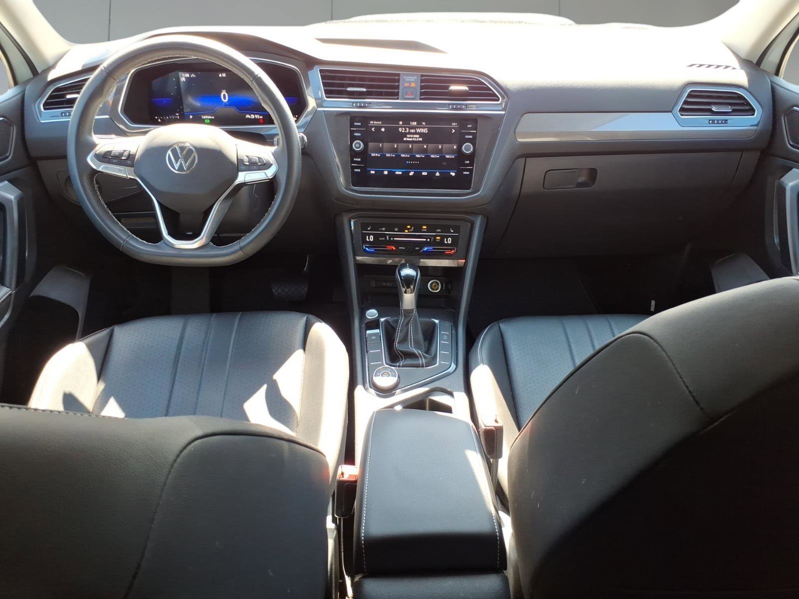 Used 2022 Volkswagen Tiguan SE AWD/4WD image 9