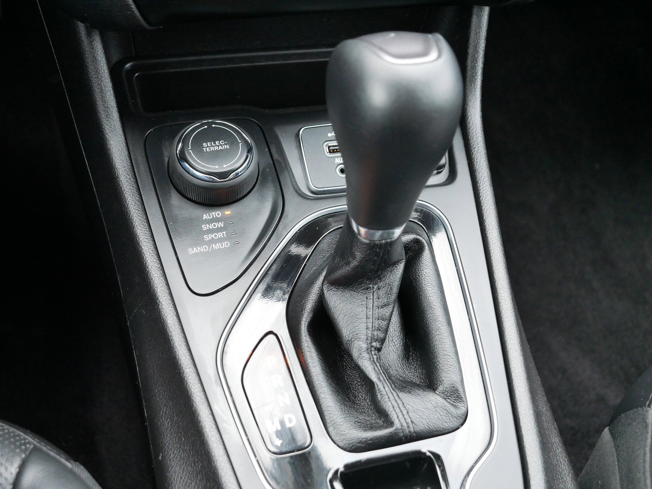 Used 2019 Jeep Cherokee Limited w/ Trailer Tow Group image 24