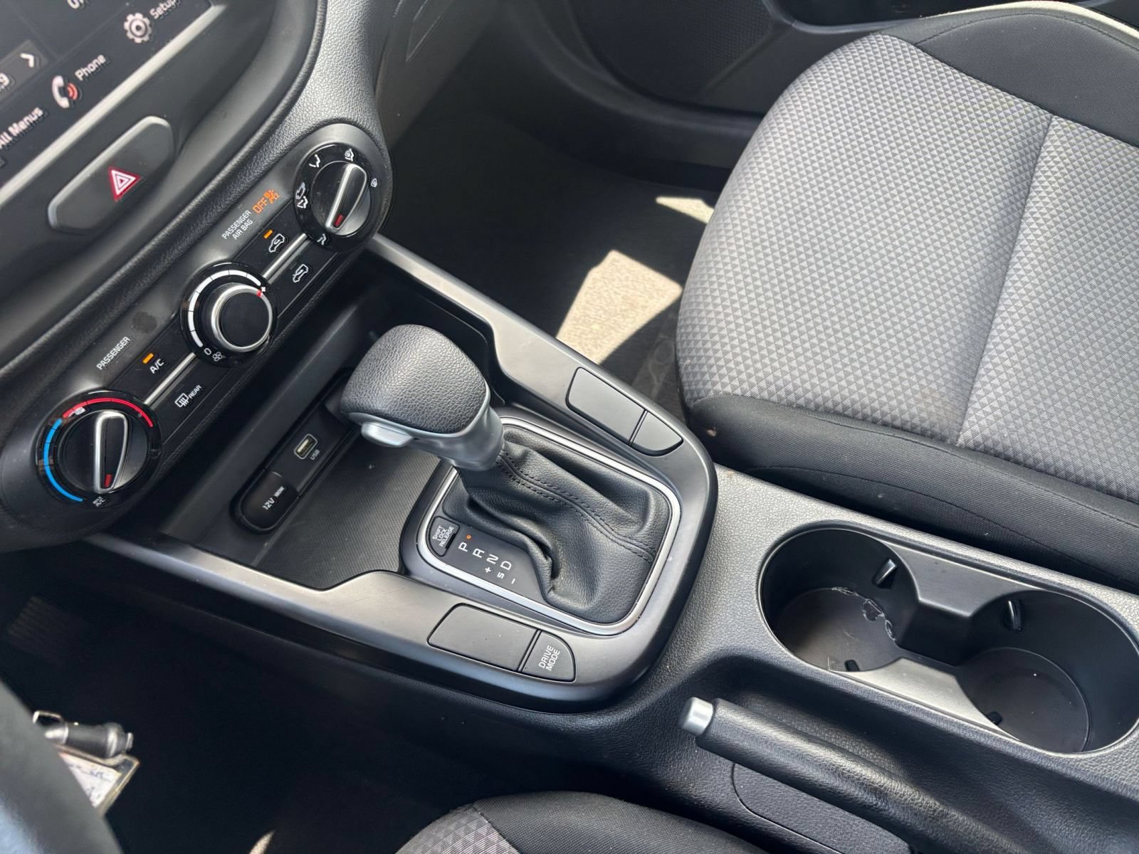 Used 2025 Kia Soul LX w/ LX Technology Package FWD image 39