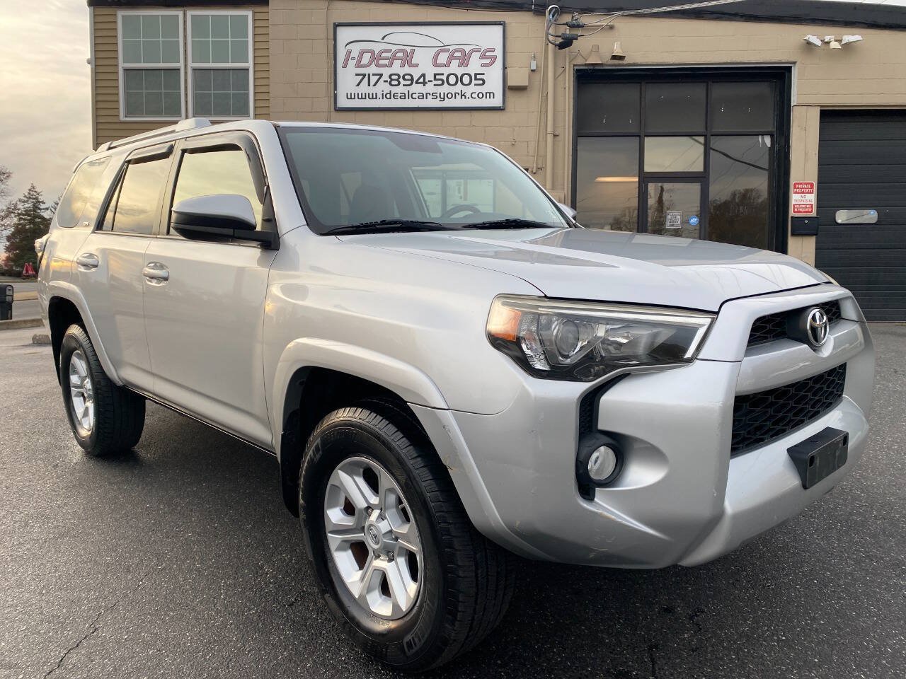 Used 2014 Toyota 4Runner SR5 AWD/4WD image 1