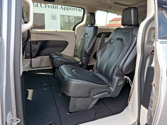 Used 2020 Chrysler Pacifica Limited FWD image 12