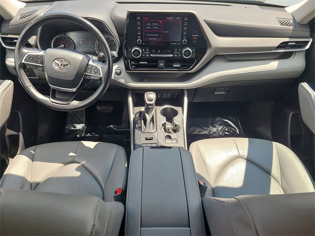 Used 2022 Toyota Highlander XLE image 17