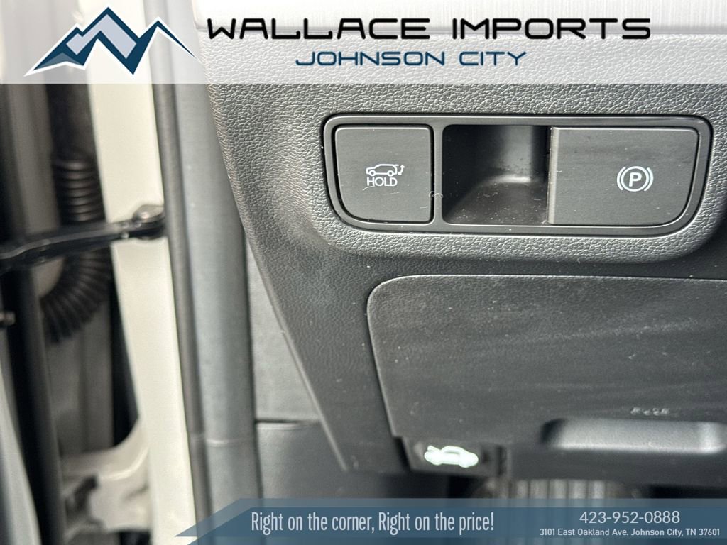 Used 2024 Hyundai Kona Limited image 35