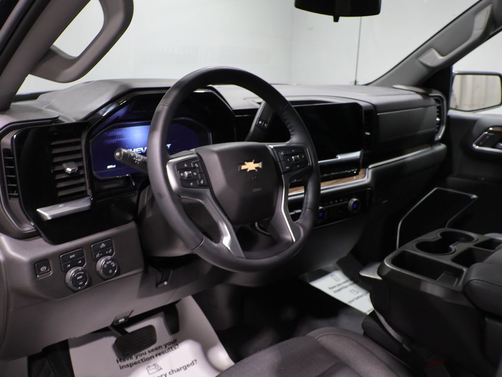 Used 2023 Chevrolet Silverado 1500 LT AWD/4WD image 17