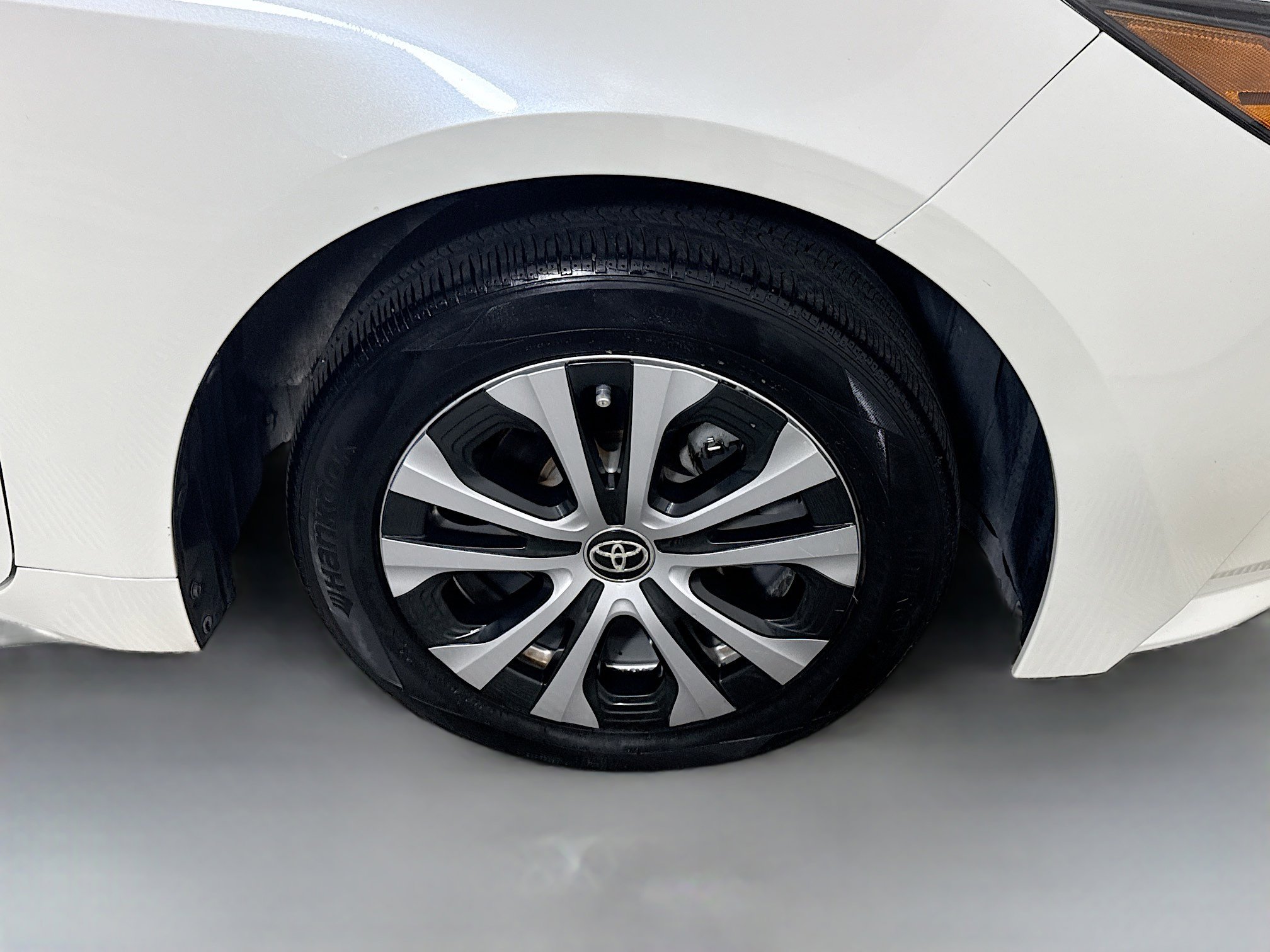 Used 2020 Toyota Corolla LE image 32