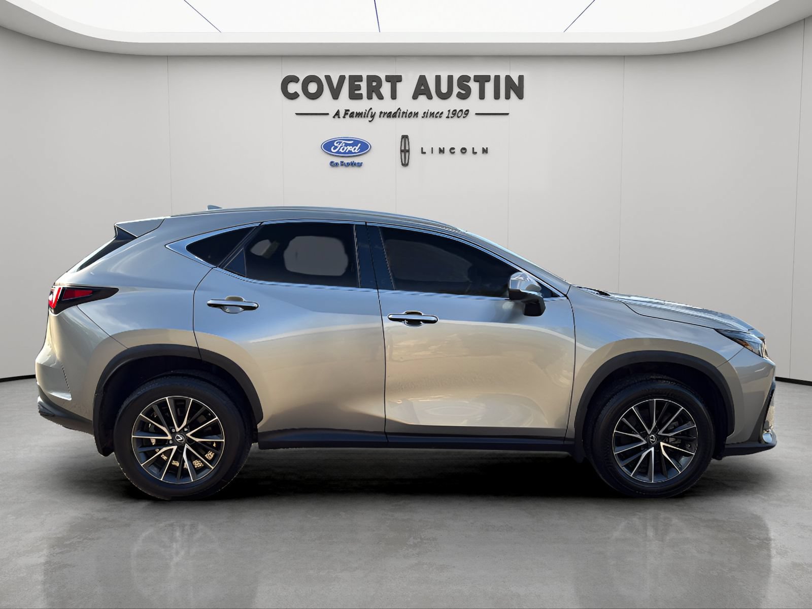 Used 2022 Lexus NX 250 FWD w/ Towing Package (2000 Lbs) image 6