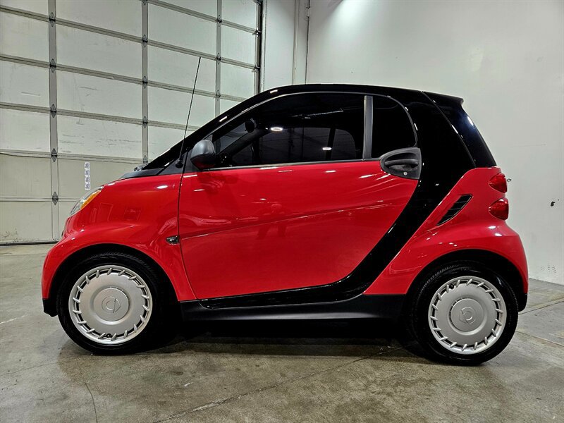 Used 2013 smart fortwo pure RWD image 5