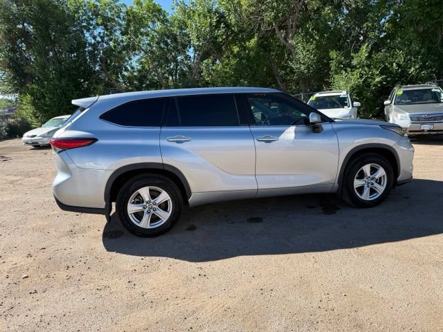 Used 2022 Toyota Highlander LE AWD/4WD image 7