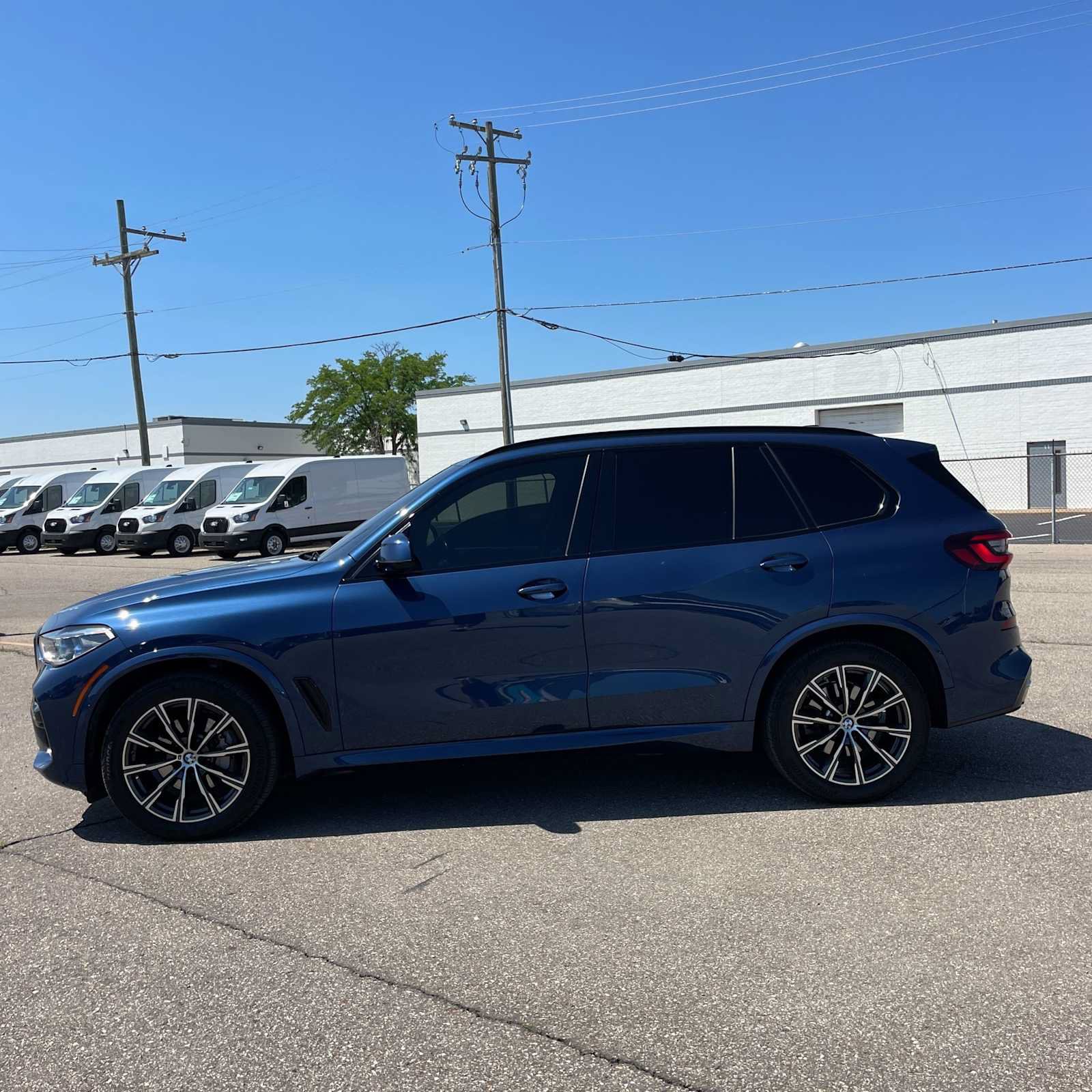 Used 2021 BMW X5 xDrive40i w/ M Sport Package AWD/4WD image 2
