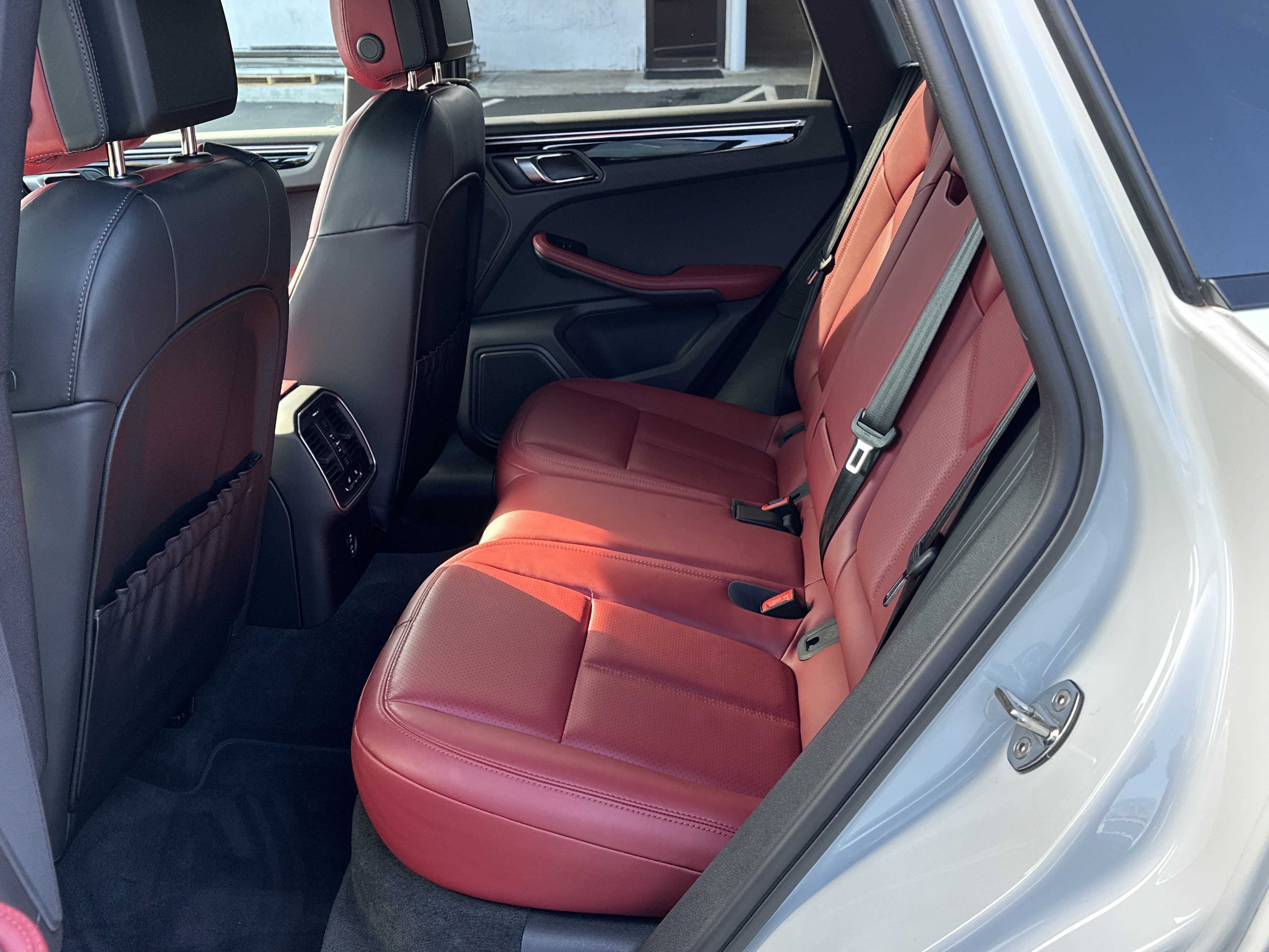 Used 2023 Porsche Macan image 14