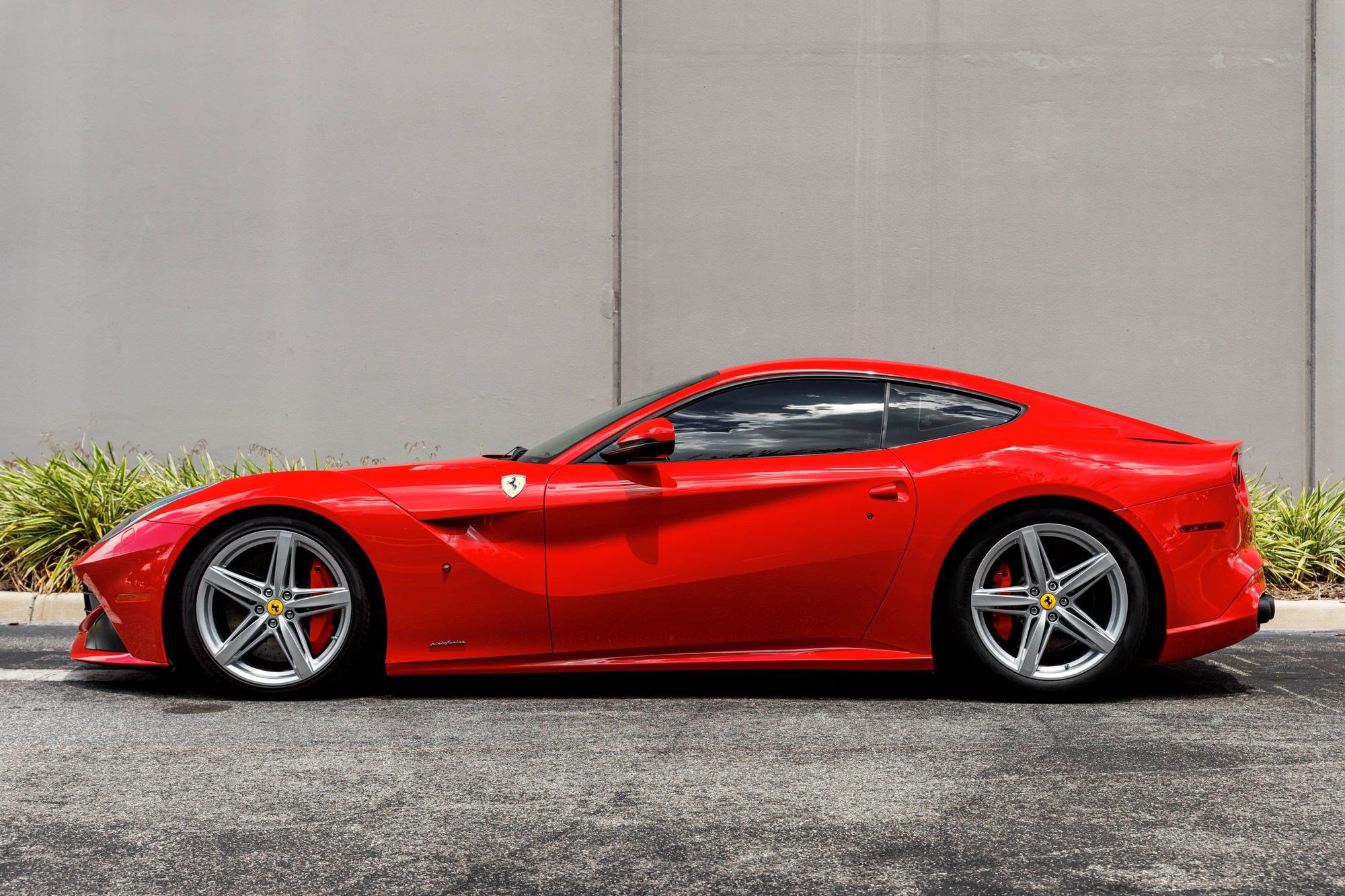 Used 2016 Ferrari F12 Berlinetta RWD image 2