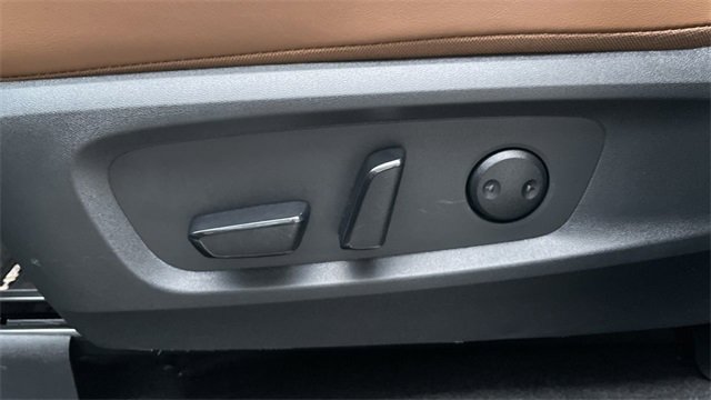 Used 2025 Nissan Pathfinder Platinum image 12