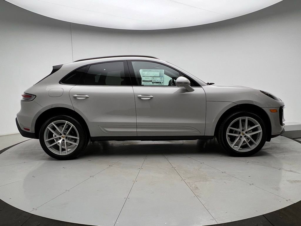 Used 2026 Porsche Macan AWD/4WD image 23