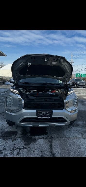 Used 2022 Mitsubishi Outlander SE image 32