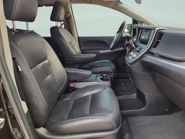 Used 2017 Toyota Sienna SE FWD image 28