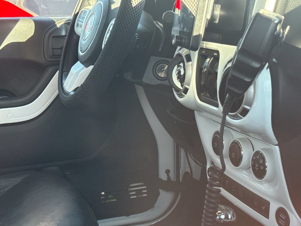 Used 2016 Jeep Wrangler Unlimited Rubicon AWD/4WD image 14