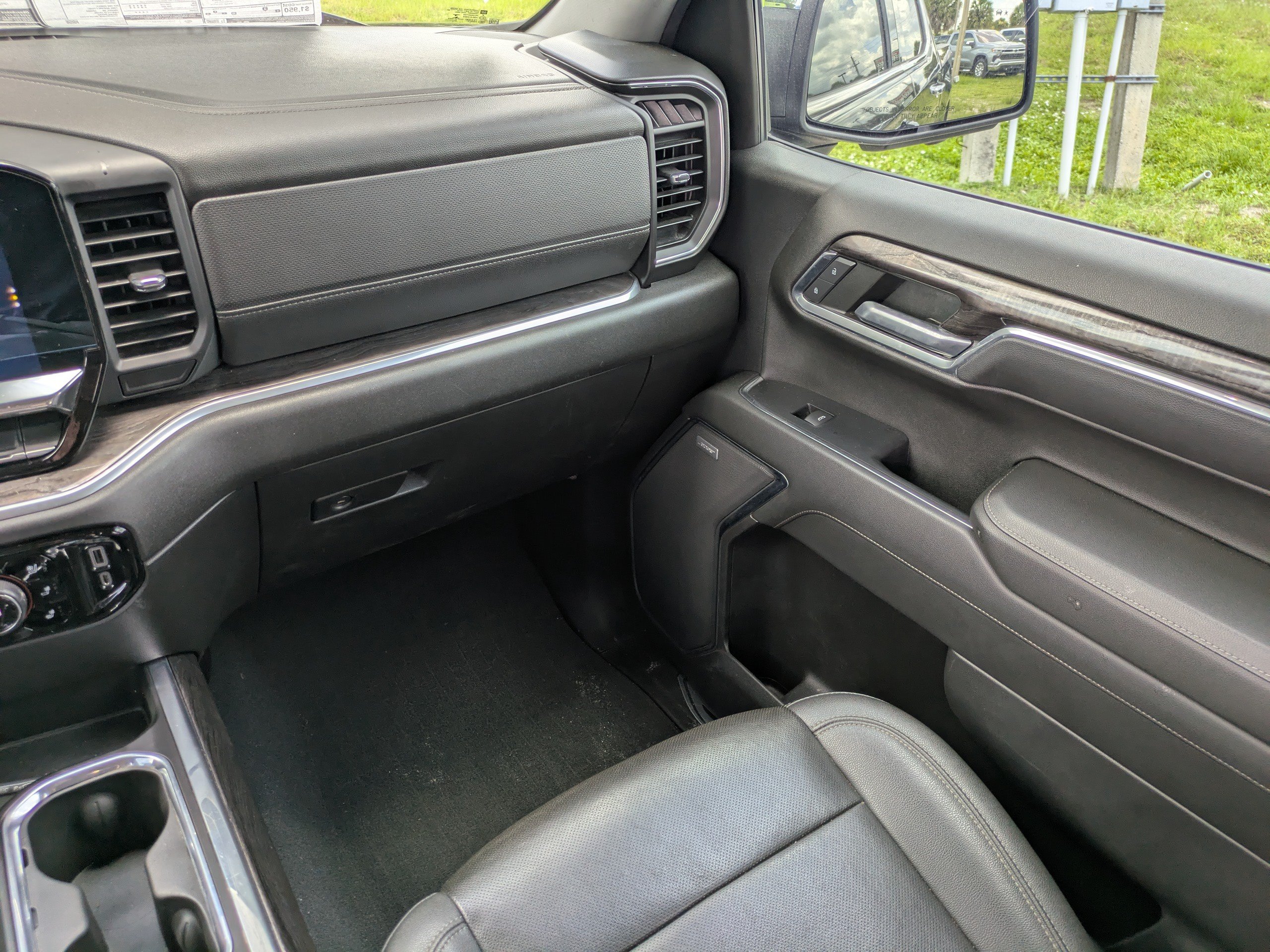 Used 2022 Chevrolet Silverado 1500 LTZ w/ LTZ Premium Package RWD image 16