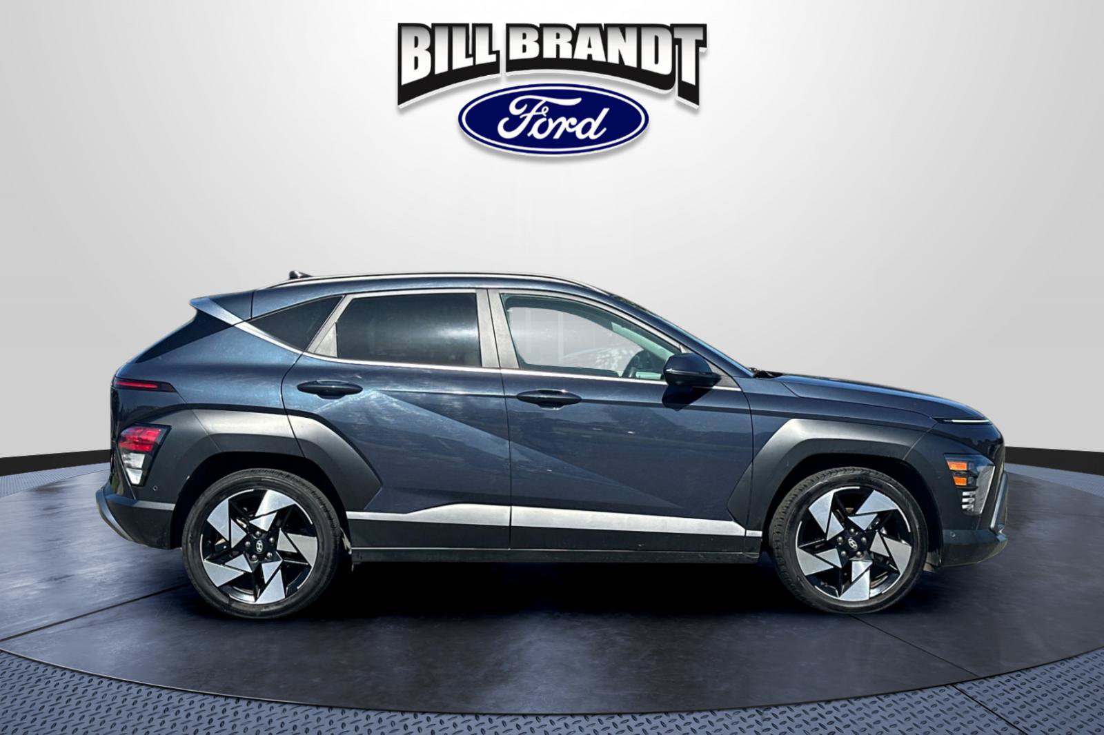 Used 2024 Hyundai Kona Limited FWD image 2