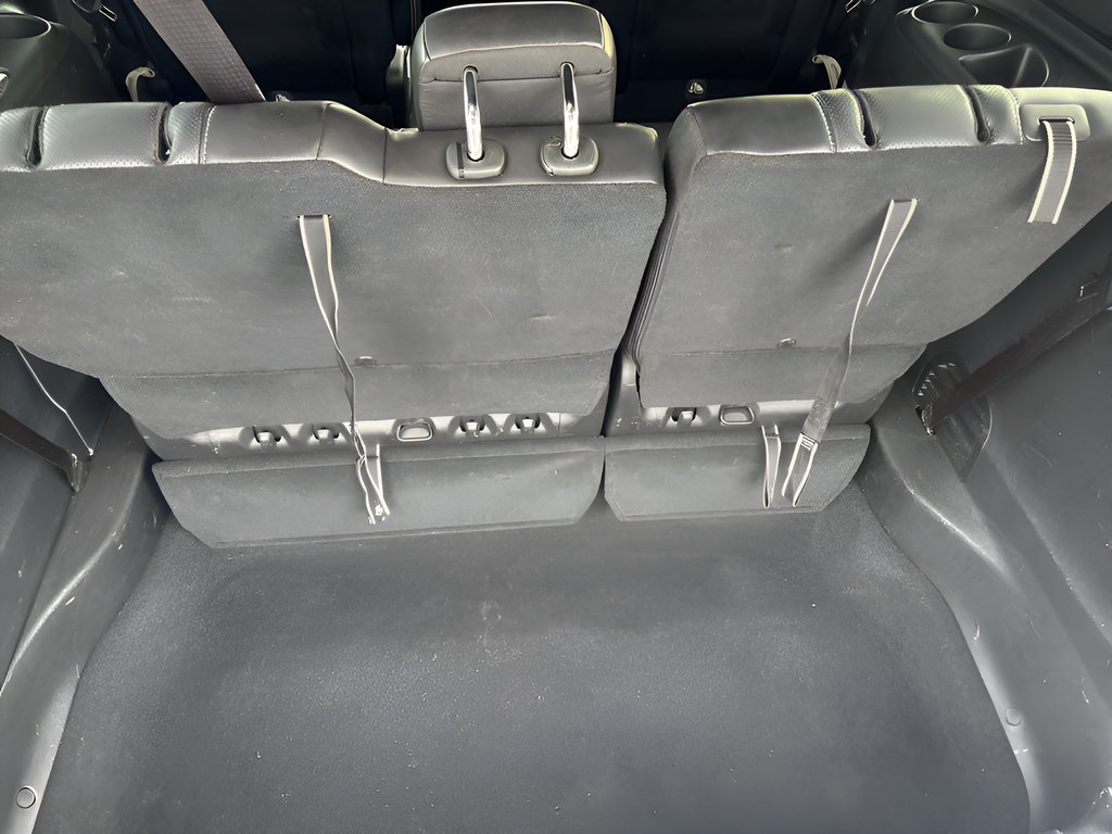 Used 2025 Chrysler Pacifica Limited FWD image 7