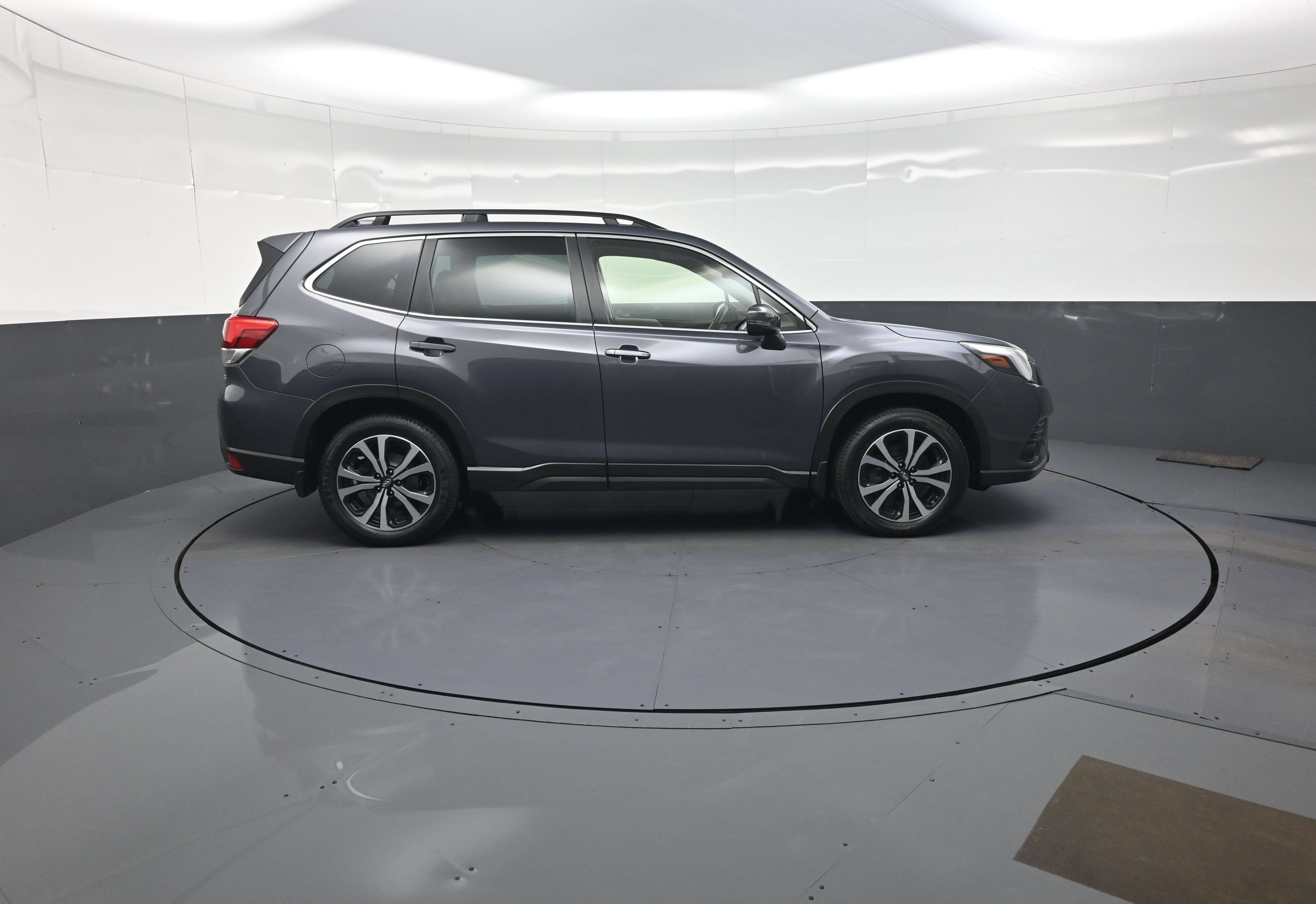 Used 2023 Subaru Forester Limited AWD/4WD image 2