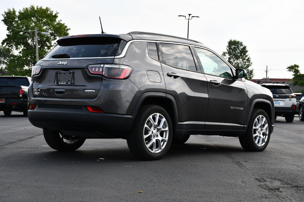 Used 2023 Jeep Compass Latitude AWD/4WD image 7