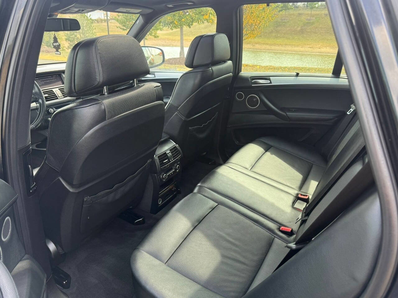 Used 2011 BMW X5 M image 30