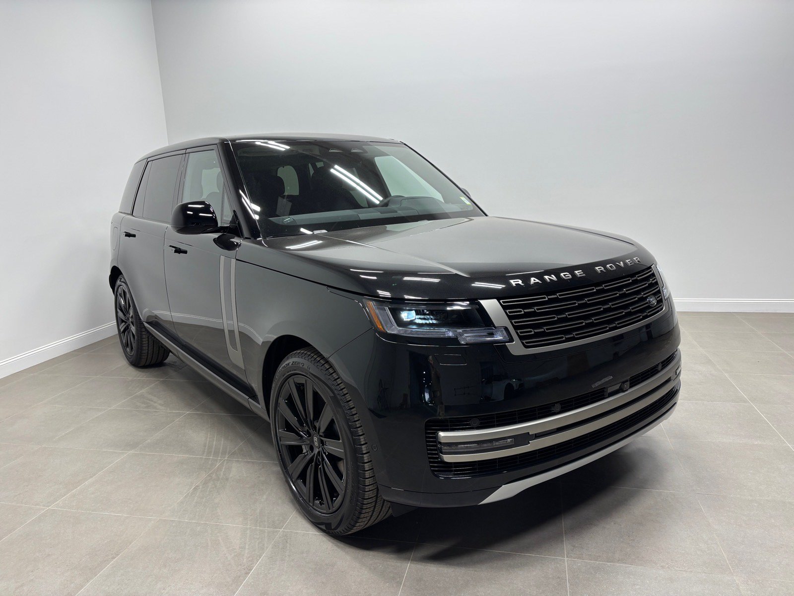 New 2027 Land Rover Range Rover Long Wheelbase SE AWD/4WD image 4