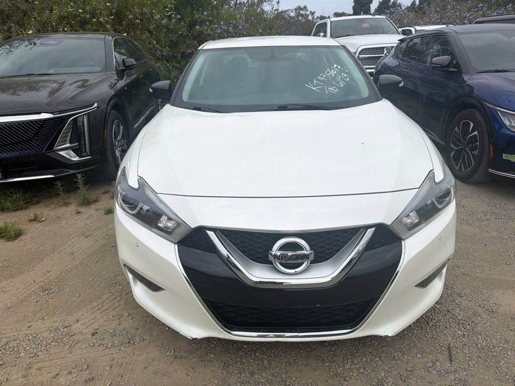 Used 2017 Nissan Maxima SR w/ Midnight Edition FWD image 2