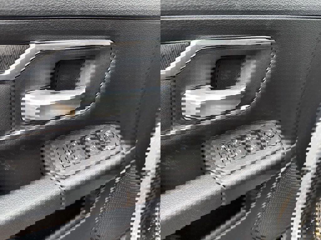 New 2026 RAM 1500 4x4 Crew Cab image 21